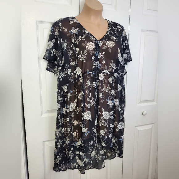 Torrid Semi-Sheer Floral Hi-Lo Tunic - Picture 2 of 13